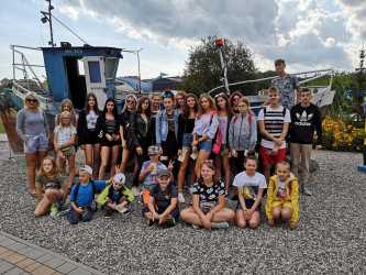 JASTRZĘBIA GÓRA 2026 - Luz, blues i skok za morze. Aquapark z rekinami, Laser Tag, misja specjalna. Rejs promem. Kolonia 7-13 lat, obóz 14-18 lat.