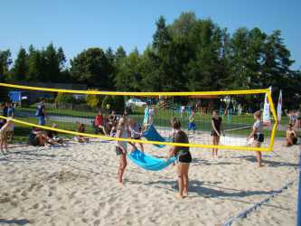 JASTRZĘBIA GÓRA 2026 - Luz, blues i skok za morze. Aquapark z rekinami, Laser Tag, misja specjalna. Rejs promem. Kolonia 7-13 lat, obóz 14-18 lat.